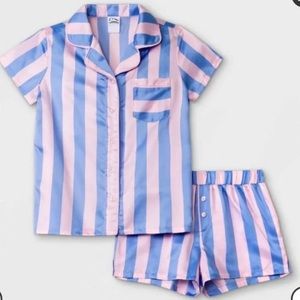 iso art class kids satin pajama blue and pink (looking fornot selling)size large